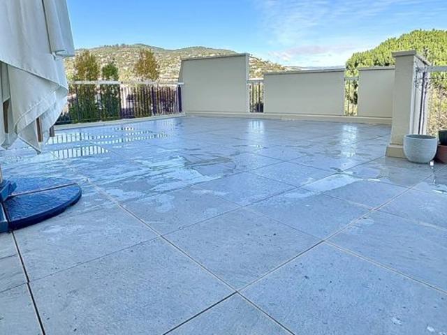 MANDELIEU 3PP + 70 M2 DE TERRASSE + REFAIT + GARAGE