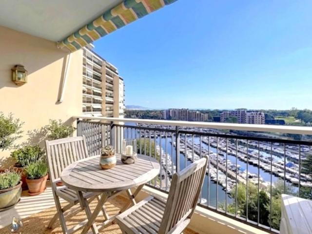 MANDELIEU CANNES MARINA GRAND 2PIECES TRAVERSANT RENOVE VUE MER