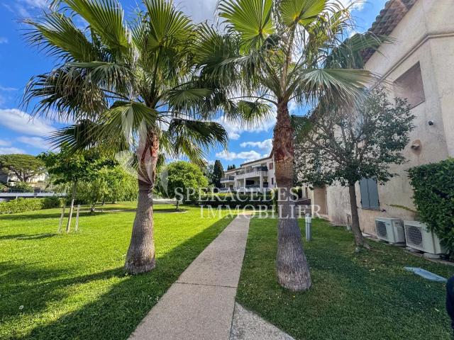 Mandelieu Appartement duplex T2 avec piscine et place de port