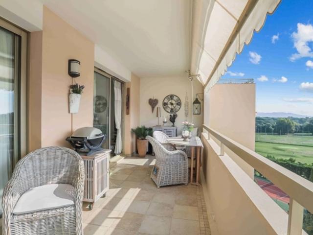 Mandelieu Avant dernier étage, beau 2/3P, terrasse 14m² et vue mer. Piscine, tennis, parking