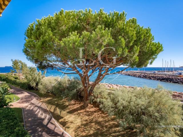 Mandelieu La Napoule: 3 pièces de 93 m2 avec vue mer panoramique