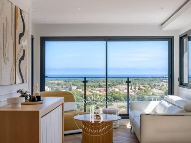 MANDELIEU LA NAPOULE APPARTEMENT 4 PIECES VUE MER PANORAMIQUE