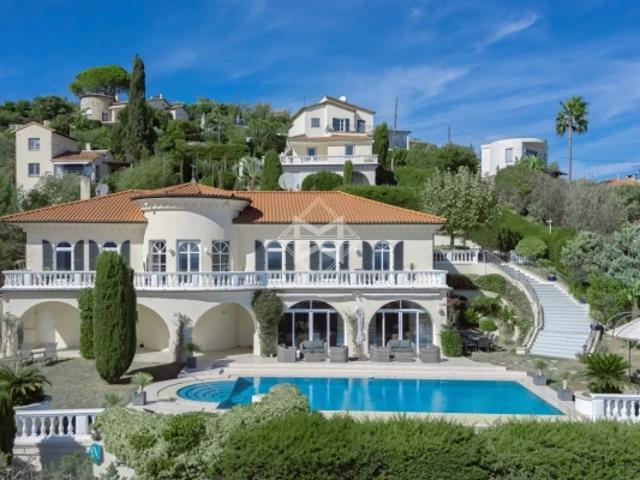 Mandelieu la Napoule Demeure de prestige avec vue panoramique sur la baie de Cannes