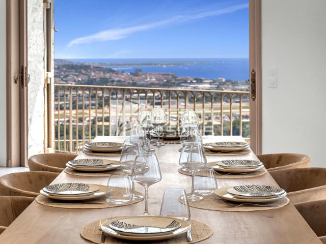 MANDELIEU MAGNIFIQUE VILLA 307m² VUE MER 7 PIECES