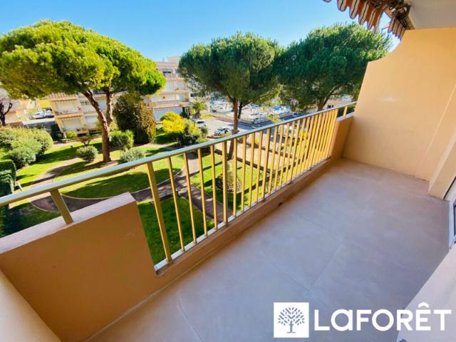 Mandelieu Marco Polo: Studio en dernier étage avec terrasse en location meublée