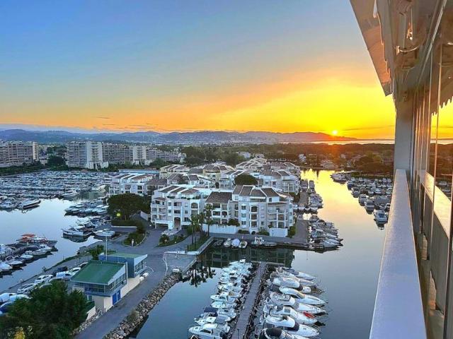 MANDELIEU MARINA ETAGE ELEVE VUE MARINA ET MER