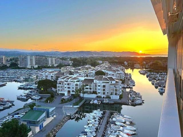 MANDELIEU MARINA ETAGE ELEVE VUE MARINA ET MER