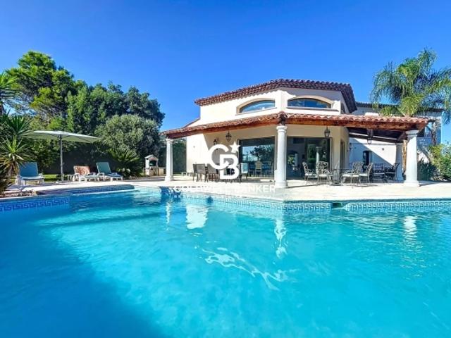 MANDELIEU Minelle proche centre VILLA 7 PIECES JARDIN VUE DEGAGEE PISCINE GARAGE CALME SANS VIS A VIS