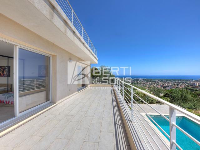 Mandelieu Villa Contemporaine Récente Avec Piscine Et Vue. 152m² Mandelieu la Napoule