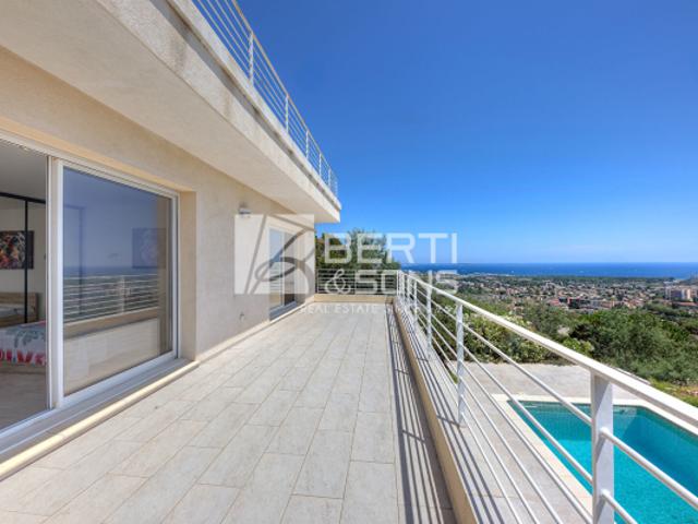 MANDELIEU VILLA CONTEMPORAINE RÉCENTE AVEC PISCINE ET VUE MER