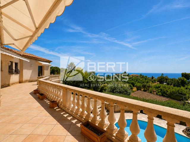 MANDELIEU VUE MER SECTEUR RECHERCHE VILLA 175 M² AVEC 4 CHAMBRES PISCINE GARAGE TRIPLE SUR TERRAIN DE 2250M² FORT POTENTIEL