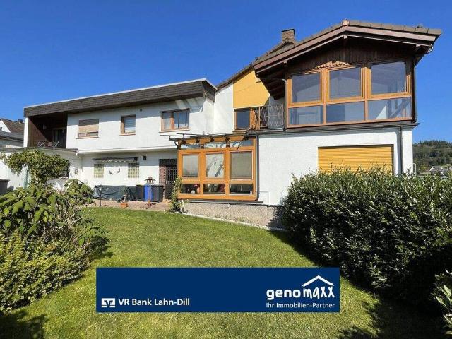 Mandeln: Geräumige Immobilie mit Gewerbeeinheit