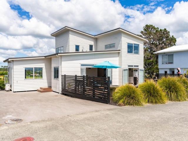 mangawhai heads, 3 bedrooms