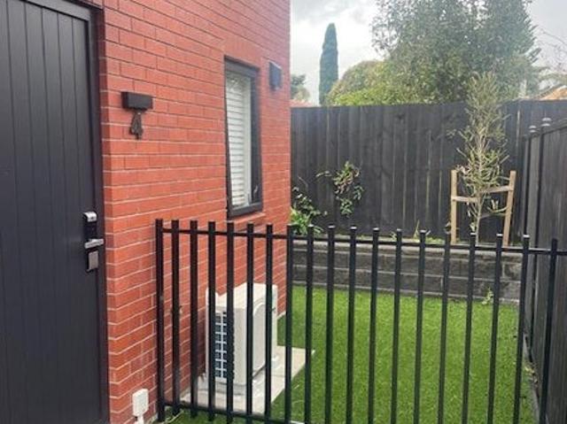 mangere bridge, 2 bedrooms