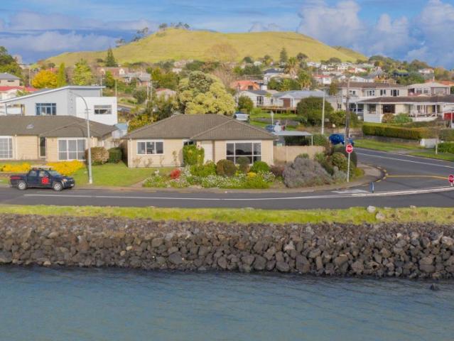 mangere bridge, 3 bedrooms
