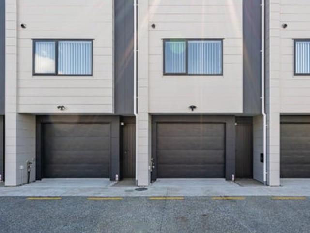 mangere bridge, 3 bedrooms