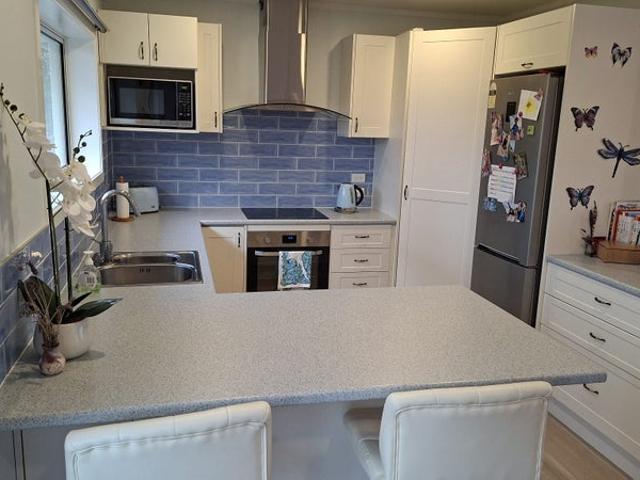 mangere bridge, 3 bedrooms