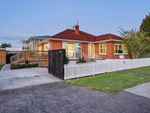 mangere bridge, 3 bedrooms