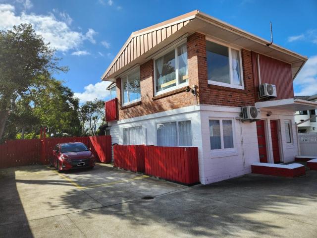 mangere bridge, 3 bedrooms