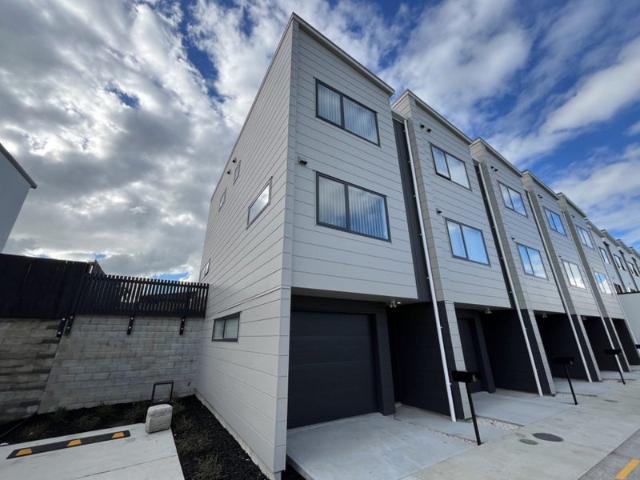 mangere bridge, 3 bedrooms