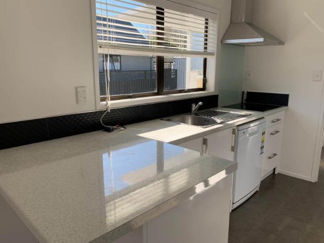 mangere bridge, 3 bedrooms