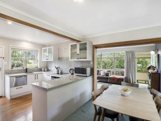 mangere bridge, 3 bedrooms