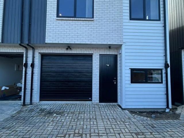 mangere east, 3 bedrooms
