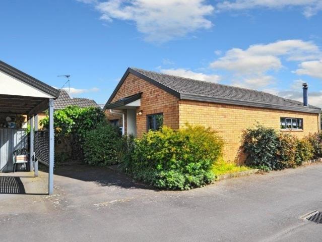 mangere east, 3 bedrooms
