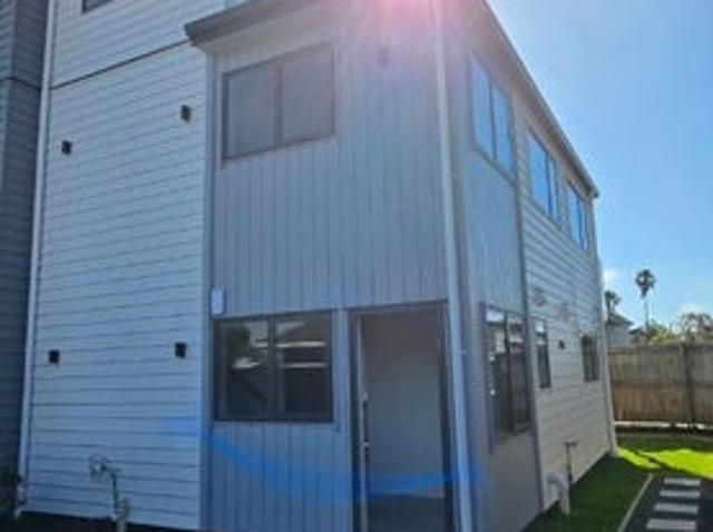 mangere east, 3 bedrooms