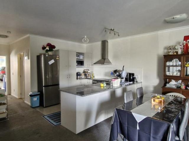 mangere east, 3 bedrooms