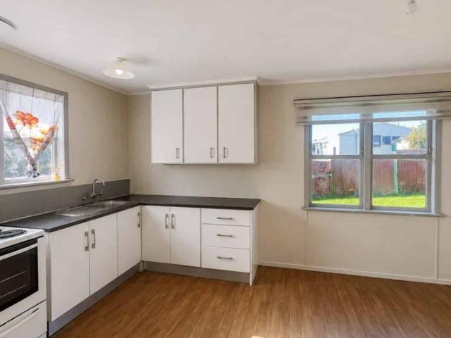 Mangere, 4 bedrooms
