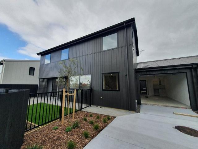 Mangere, 5 bedrooms