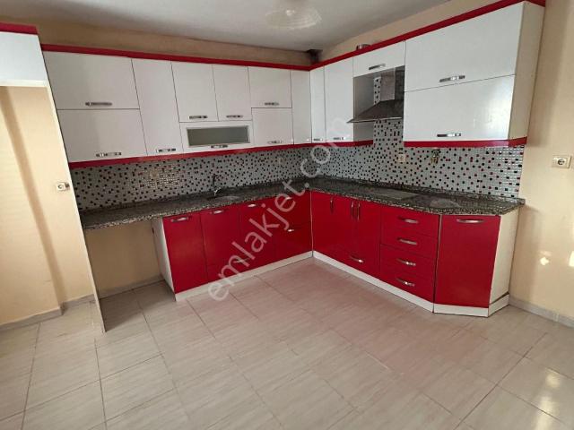 Manisa Akhisar Efendi Mah. Çiçekli Camin Yanı Kiralık Doğalgazlı 3+1 Daire