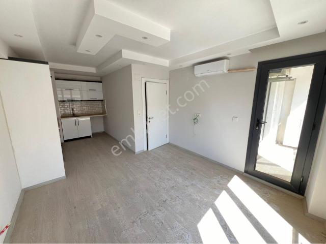 Manisa Alaşehir Alper Gayrimenkul'den Kurtuluş Mah. Boş Kiralık Ara Kat 1+1