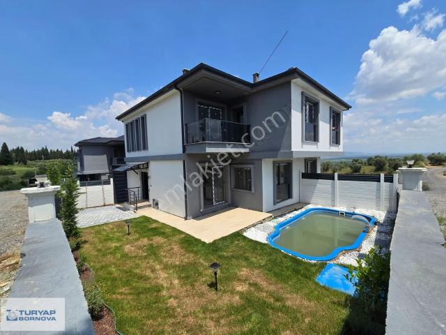 Manisa Şehzadelerde Müstakil Havuzlu Satılık Triplekex Villa