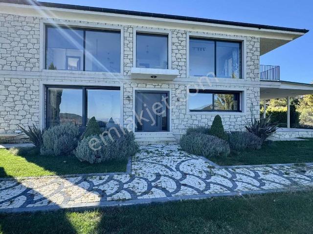 Manisa Karakoca 4+1 Yerden Isıtmalı Satılık Villa