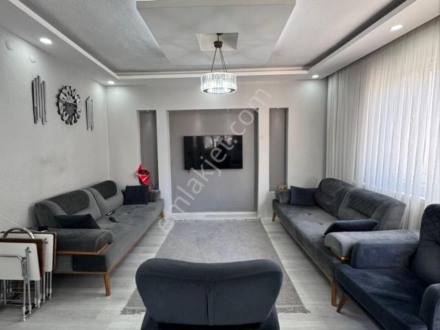 Manisa Soma Güvenler Emlaktan Faik Usta Mevki 4+1 Full Tadilatlı Satılık Daire