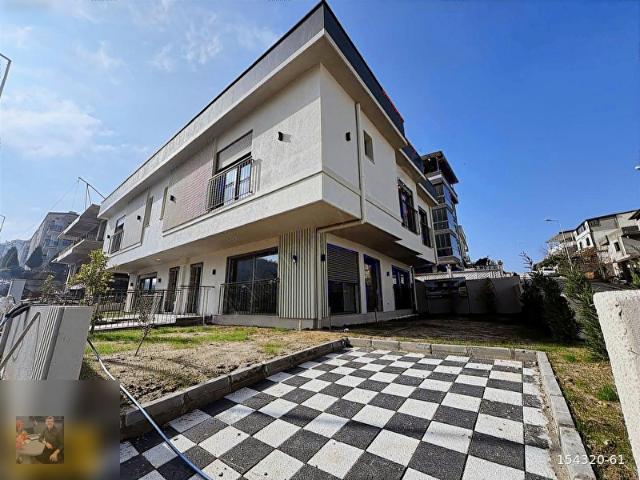 Manisa Turgutlu Ergenekon mahallesinde sıfır köşe Villa