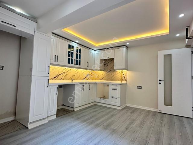 Manisa Yarhasanlar Mah.2+1 110m2 Fullüx Çift Cephe Bahçeli Satılık Daire