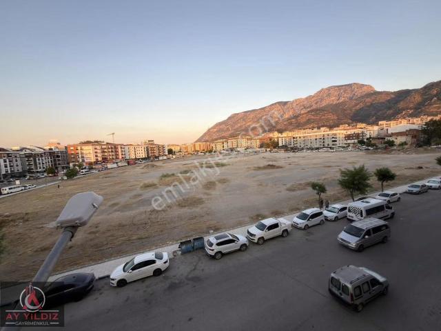 Manisa Yeni Mahallede Önü Açık Asansörlü 3+1 Köşe Lüks Daire