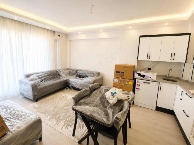 Manisa Yunusemre Muradiyede Sıfır Eşyalı Kiralık 1+1 Havuzlu