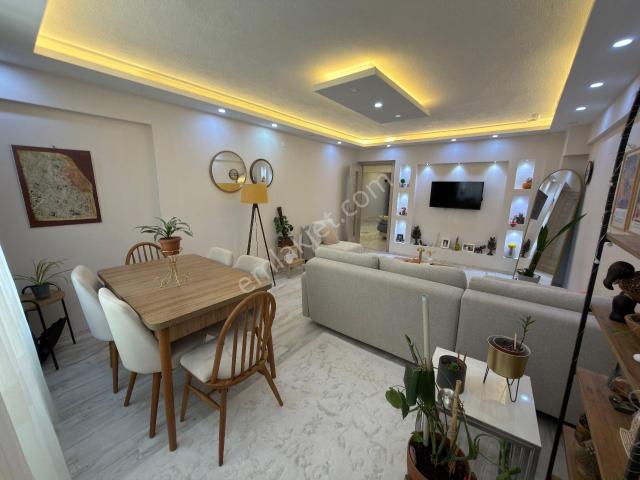 Manisa Yunusemre Muradiyede Satılık 3+1 Kapalı Mutfak Ara Kat Daire