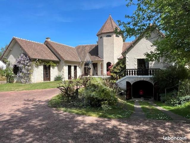 Maison 11 pièces 300 m²