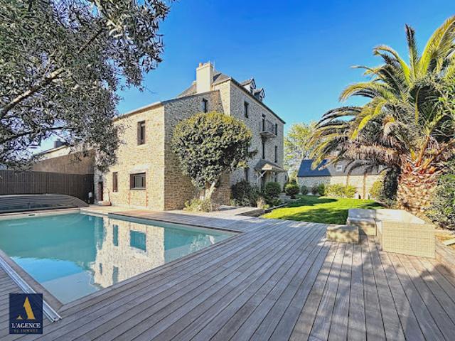 Maison avec piscine et jardin