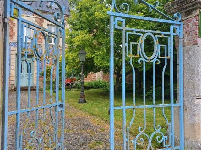 MANOIR