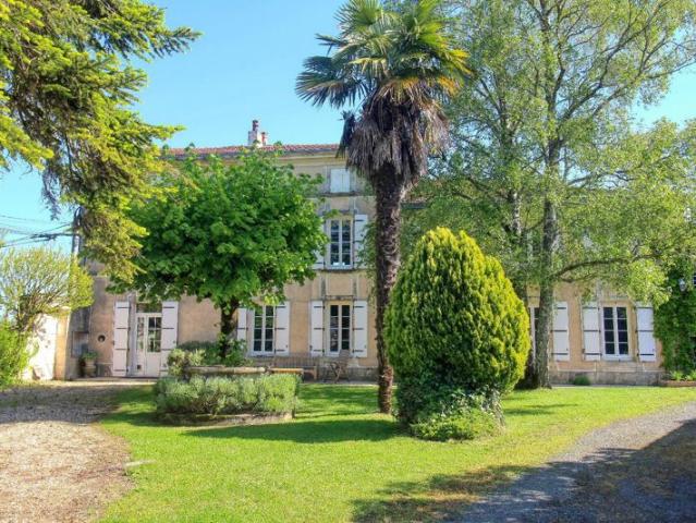 Manoir + 4 gîtes et piscine