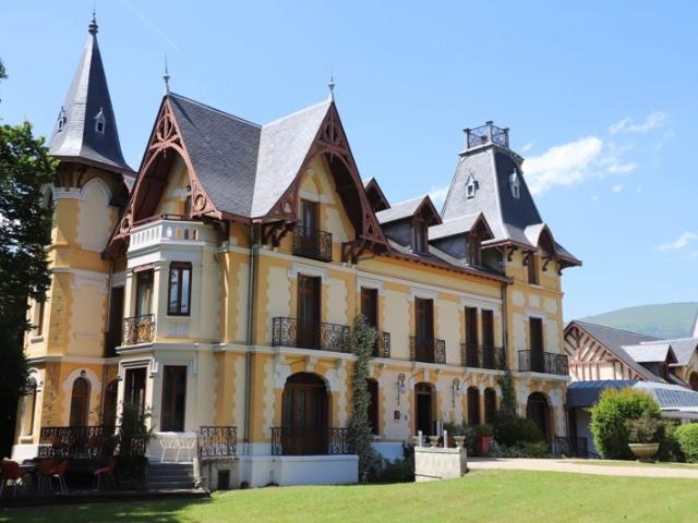 MANOIR