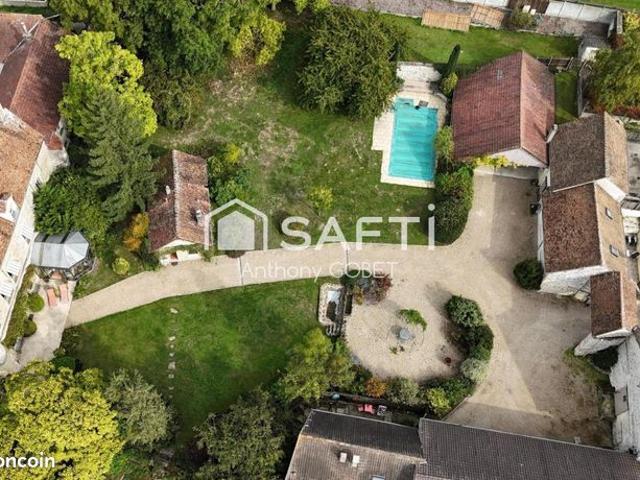 Manoir 8 pièces 266 m²