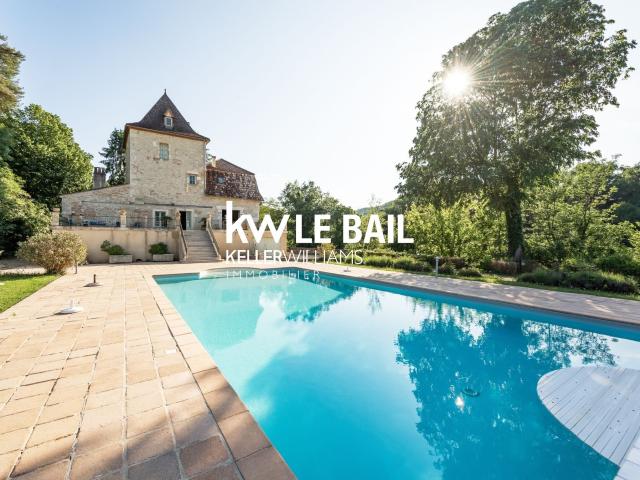 Manoir à vendre au bord du Lot. 435m² Puy l'Evêque