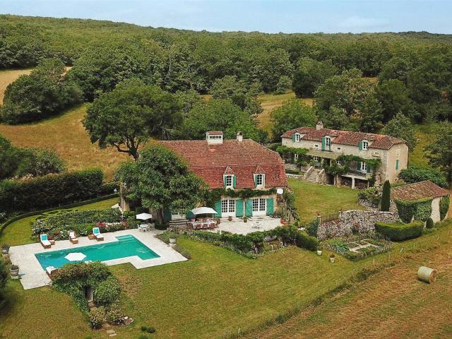 Manoir d'exception avec maison d'amis et piscine, situé dans. 530m² Saint Cirq Lapopie